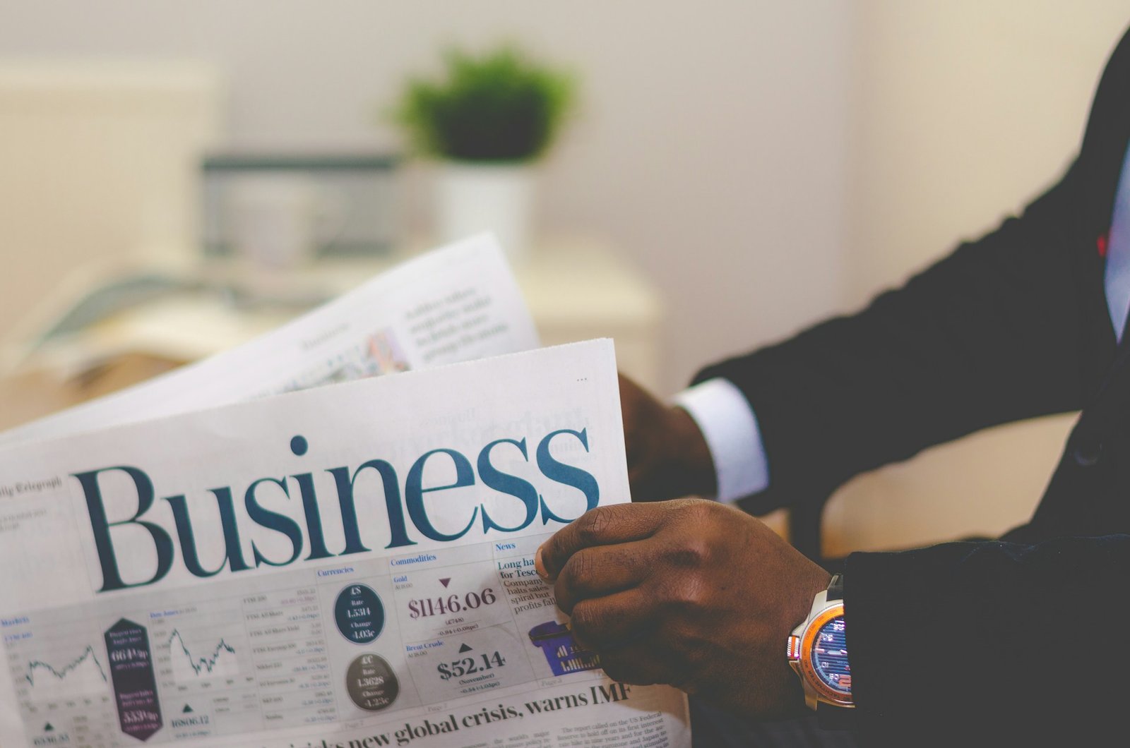 What should be done with the remaining funds in the business's cash register?